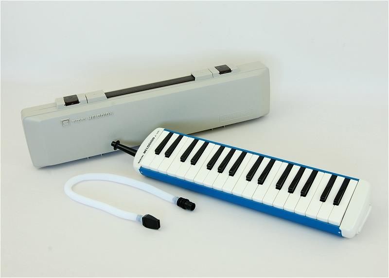 Melodica Suzuki A34C 34 keys. Very easy to play!